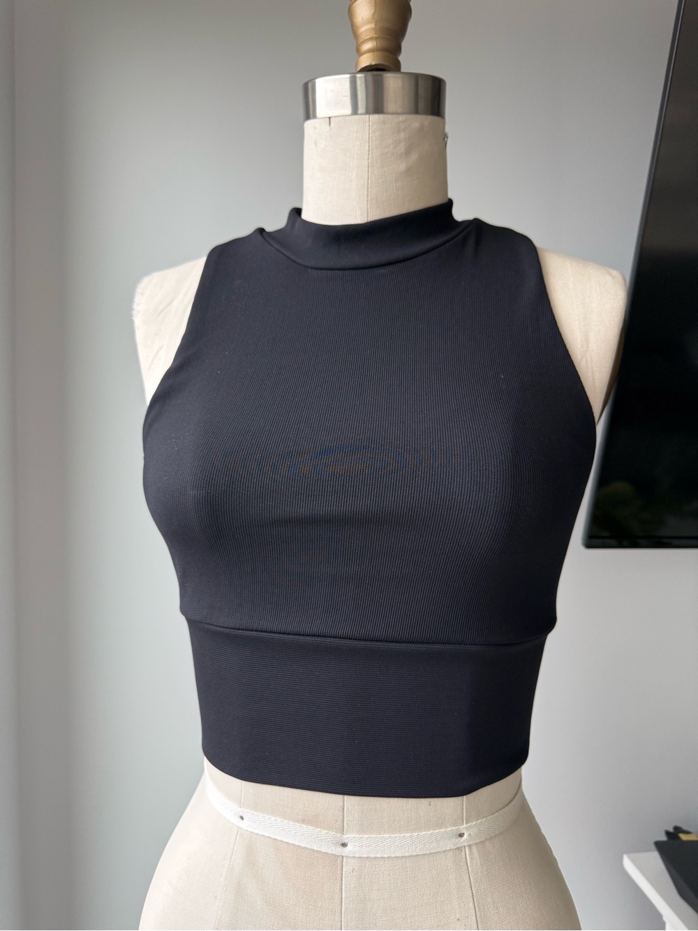 Kyodan Black High-Neck Ribbed Crop Tank